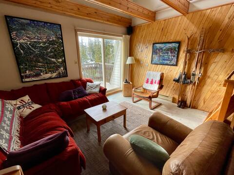 Popular Airbnb listing: Good Time Glades in Comox Valley C (Puntledge Black Creek)
