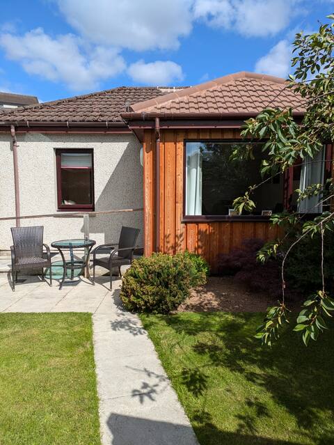 Cosy, modern 1 bedroom cottage on NC500.