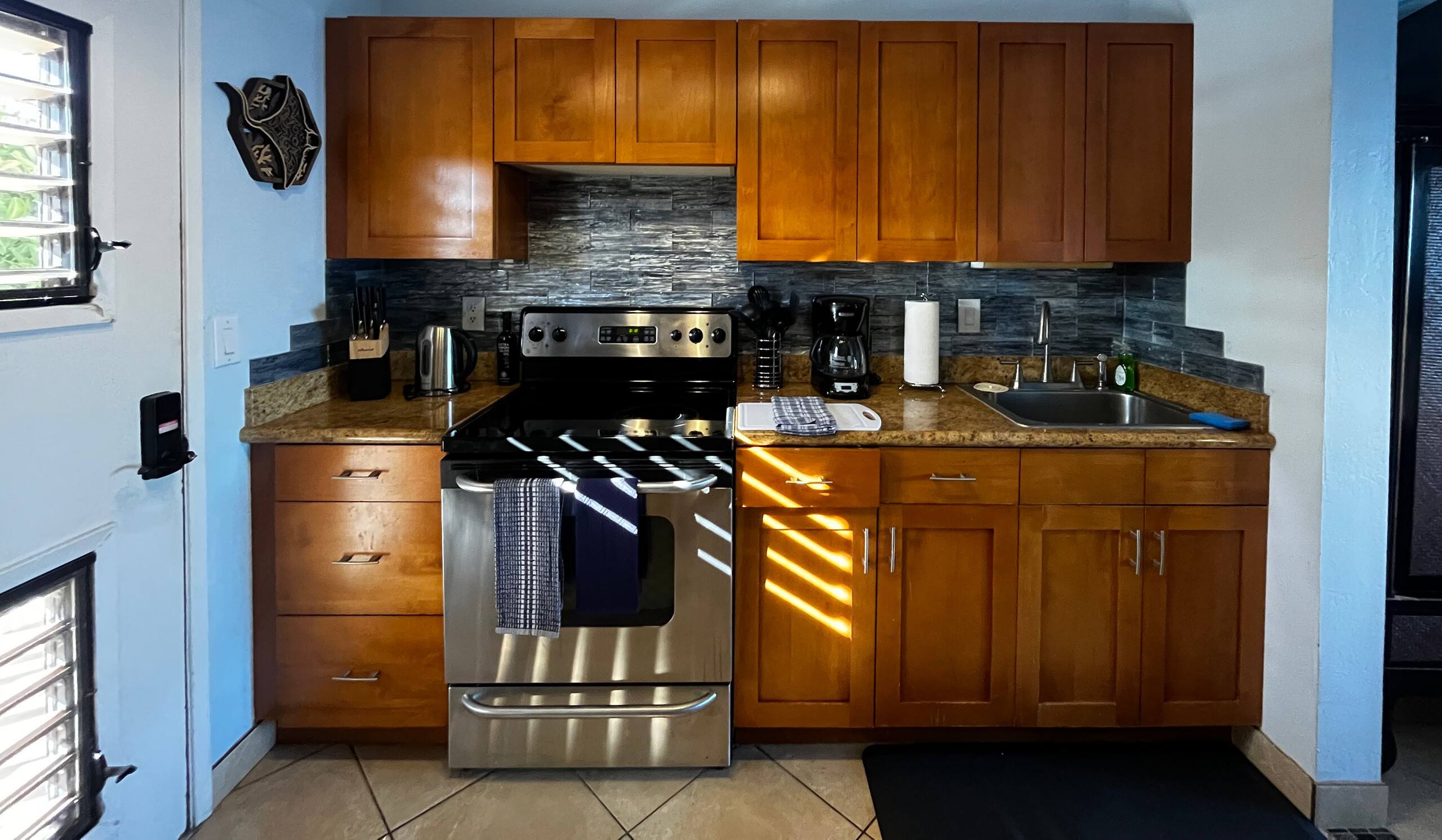 Condo in Lahaina · ★4.93 · 1 bedroom · 2 beds · 1 private bath - Image 2