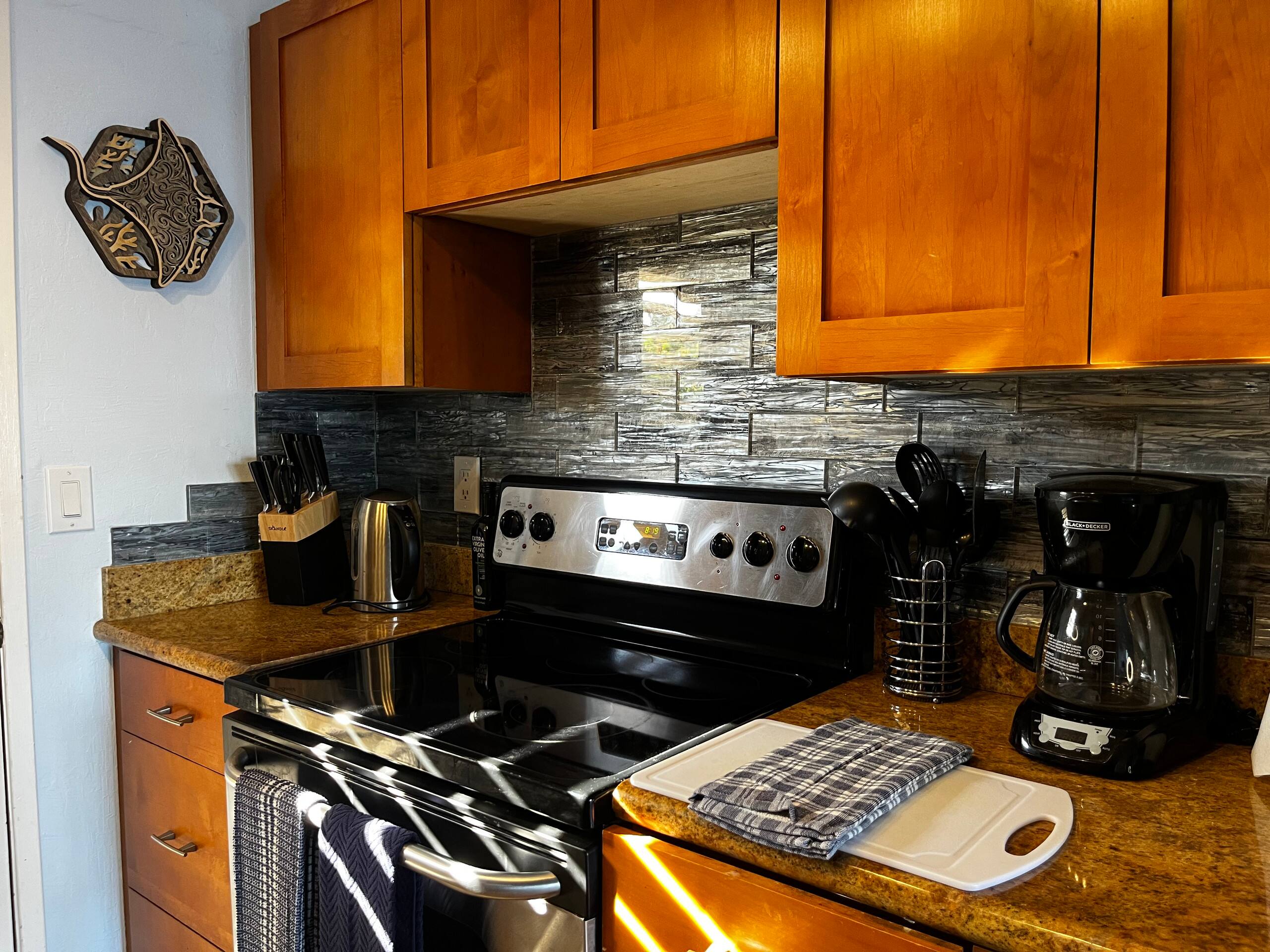 Condo in Lahaina · ★4.93 · 1 bedroom · 2 beds · 1 private bath - Image 3