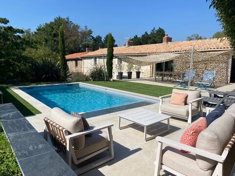 Farmhouse with pool 50 yards from Ile d'Or golf course