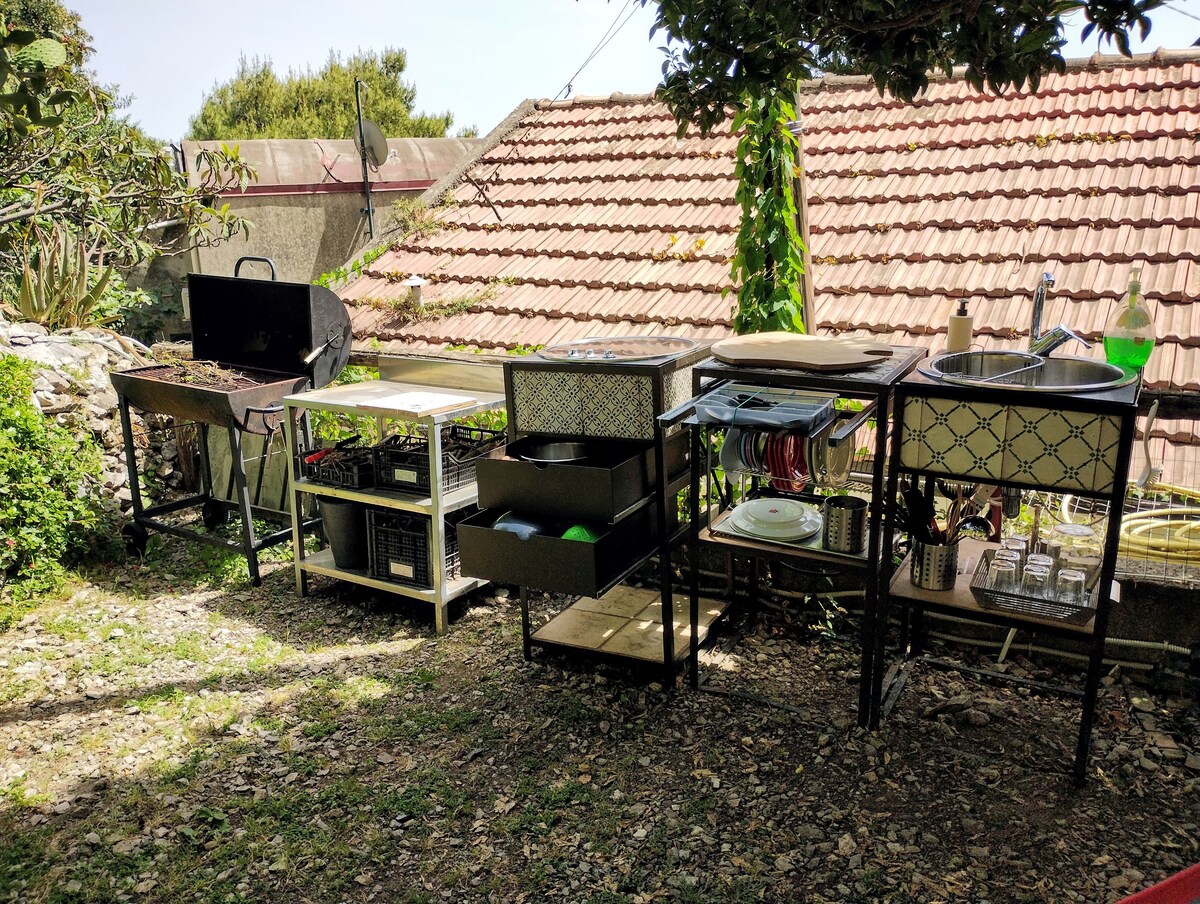 Popular Airbnb listing: Casa Zia Anna Garden Accommodation with a Sea View in Maiori