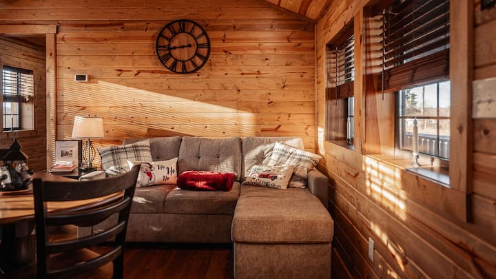 Cozy Bear Cabin - Nice Mountain View & Very Clean! - Virginia