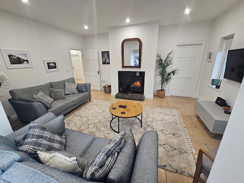 Corrin House - Amazing Views from a Modern Home