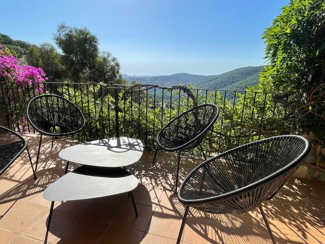 Privé villa met zwembad en fantastisch uitzicht gallery image 4