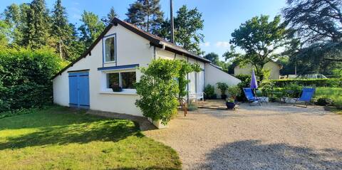 Airbnb performant: Independent house in wooded park with pond à Cher
