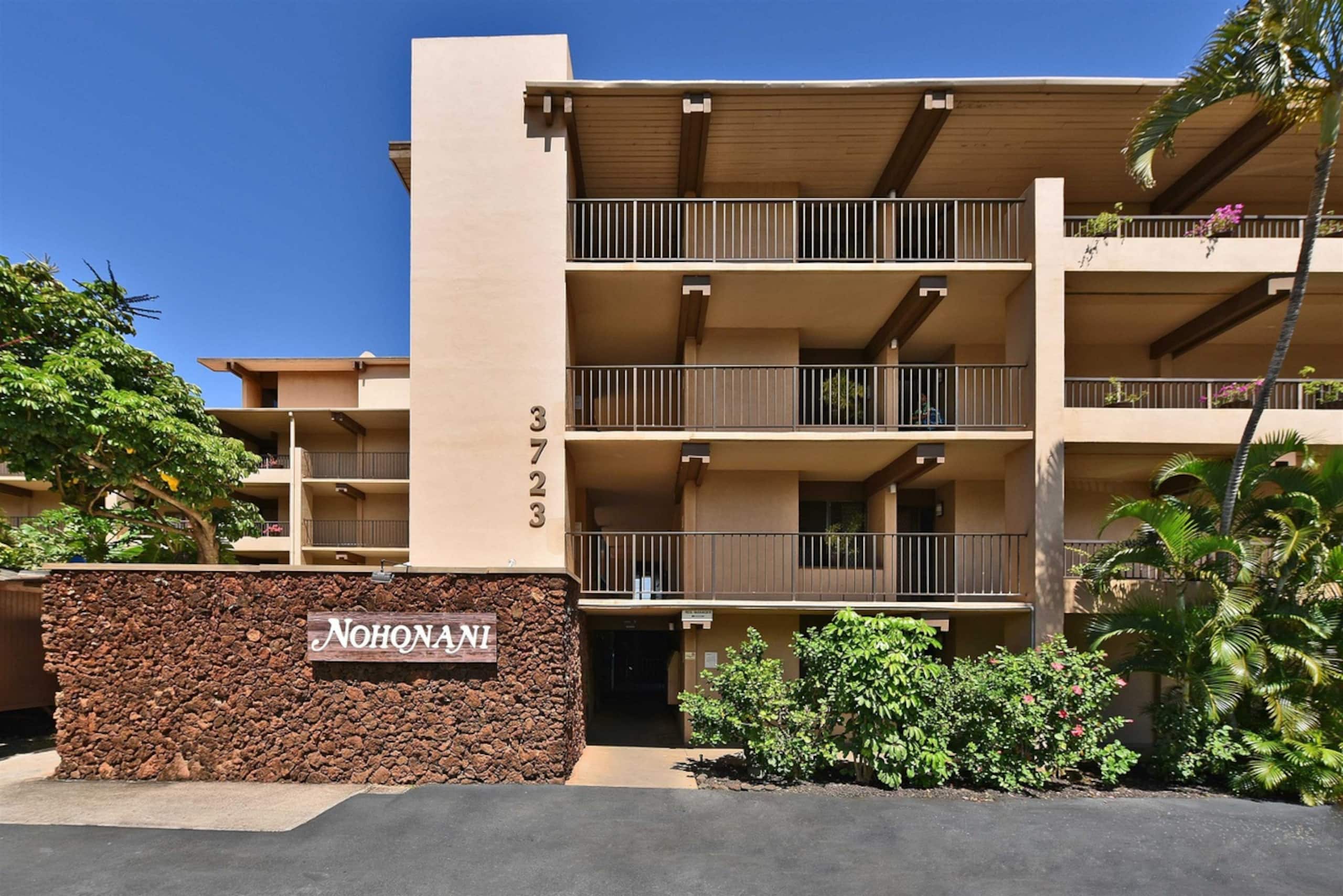 Condo in Lahaina · ★4.91 · 2 bedrooms · 1 bed · 1.5 baths - Image 21