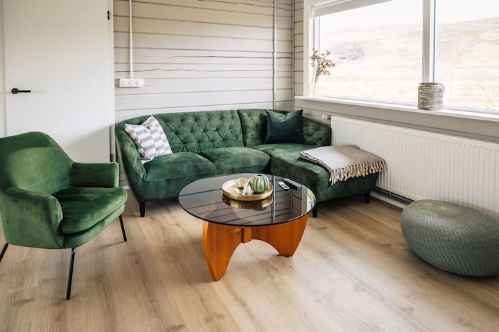 Stylish Cottage With Privat Hot Tub - Islande
