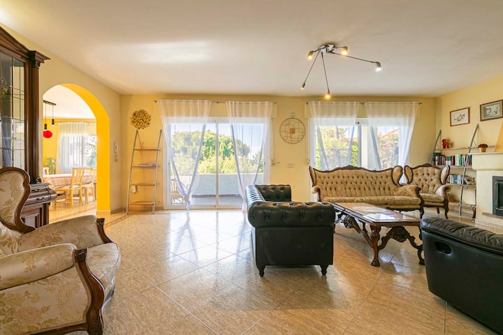 Sunny Villa With Garden And Private Pool - Marbella