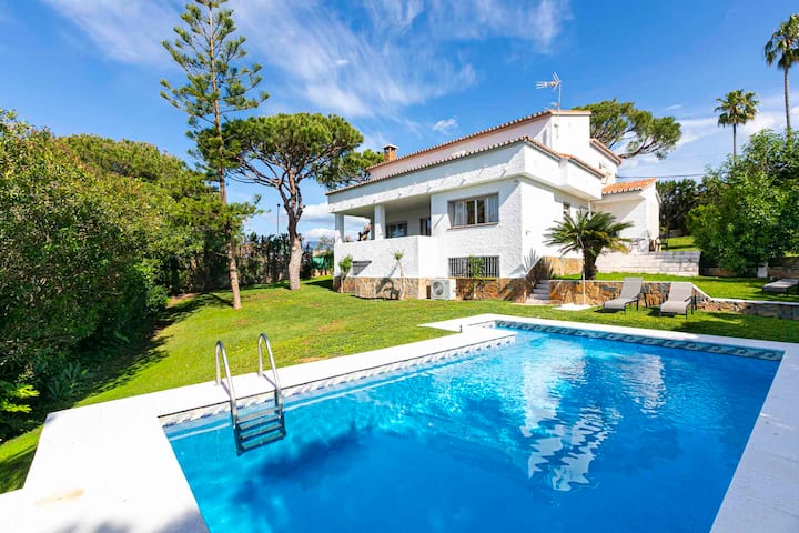 Villa Mit Garten Und Privatem Pool - Marbella