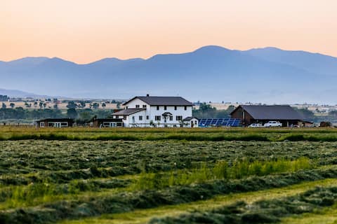 Off Grid-Rustic Hot Springs-Tiny Cabins-Solar