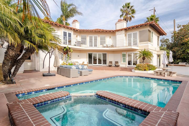 Oceanview Luxury Hilltop Villa w/ Private Pool