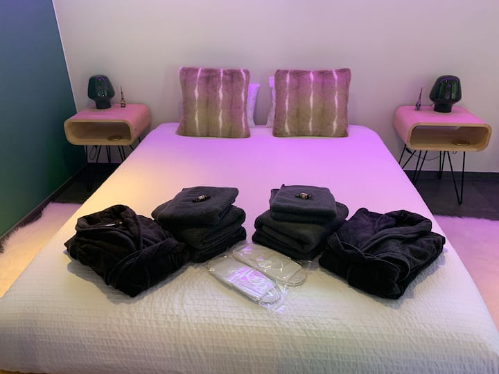 Towels are always available free of charge. 
If desired, bathrobes can be rented and hygienic bath slippers can be purchased.