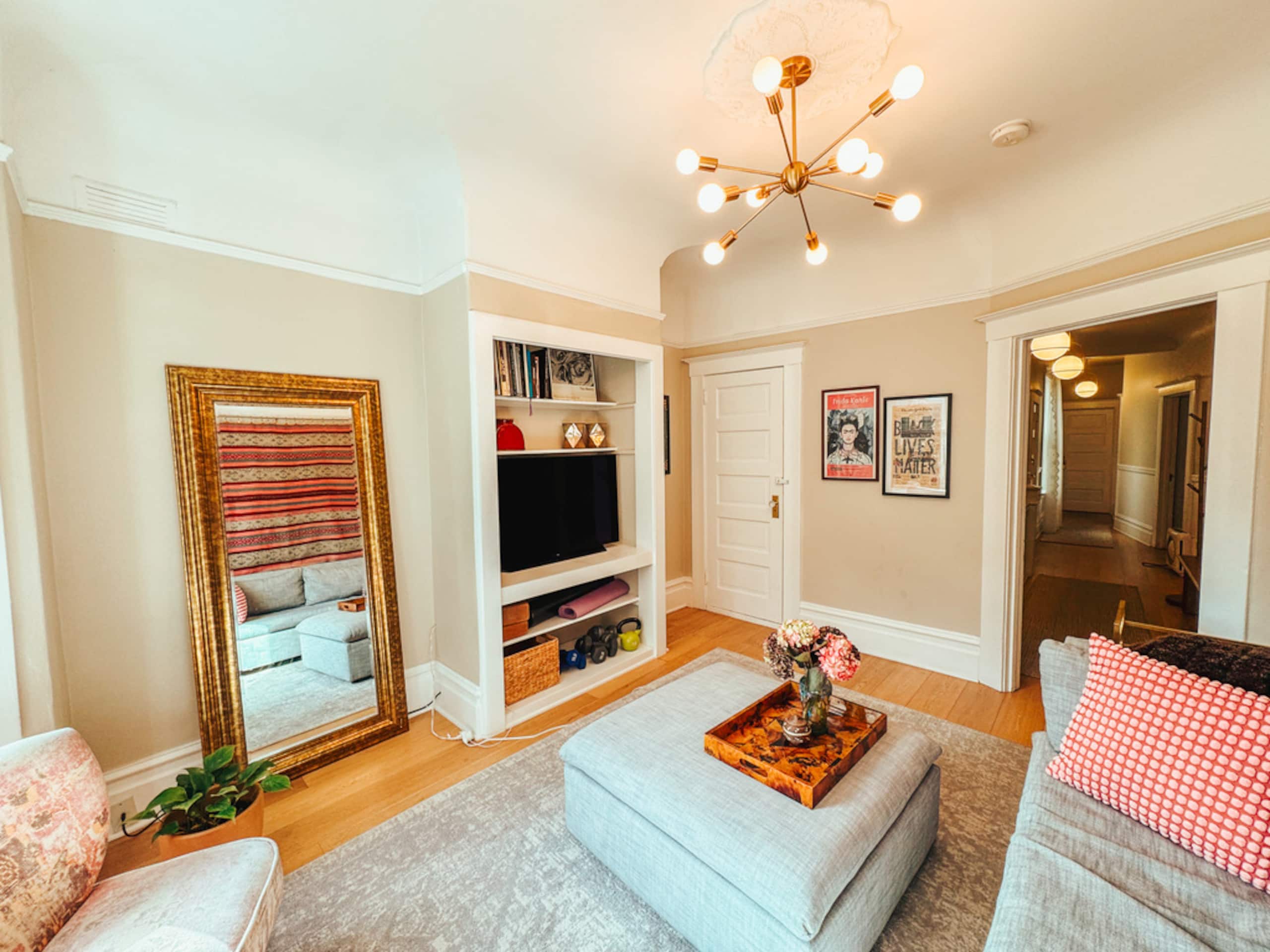 Condo in San Francisco · ★4.97 · 1 bedroom · 2 beds · 1 bath - Image 7