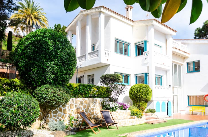 Villa El Riu del Cel con vistas al mar