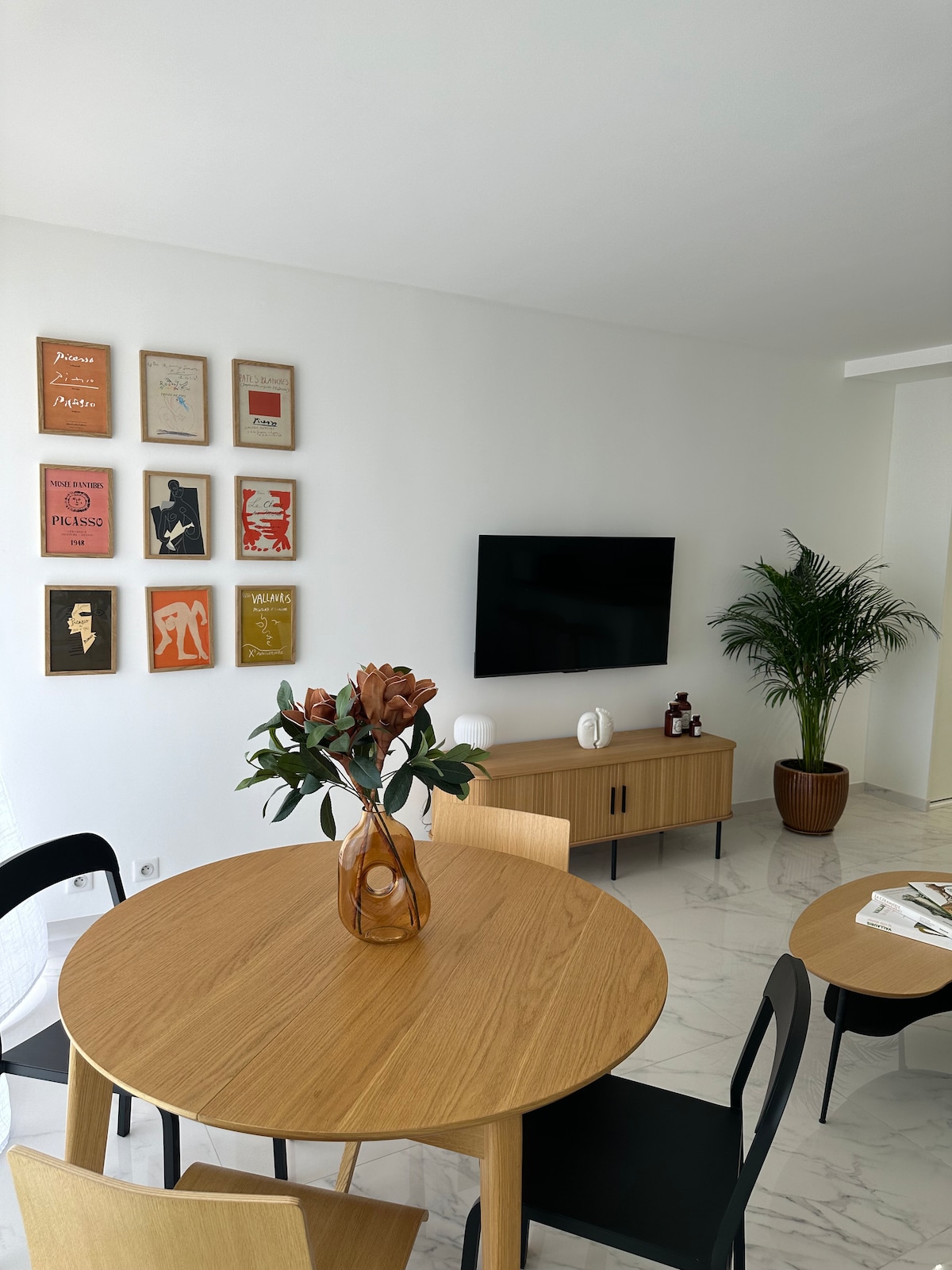 Successful Airbnb property: 15 minutes from Cannes, facing the sea in Vallauris