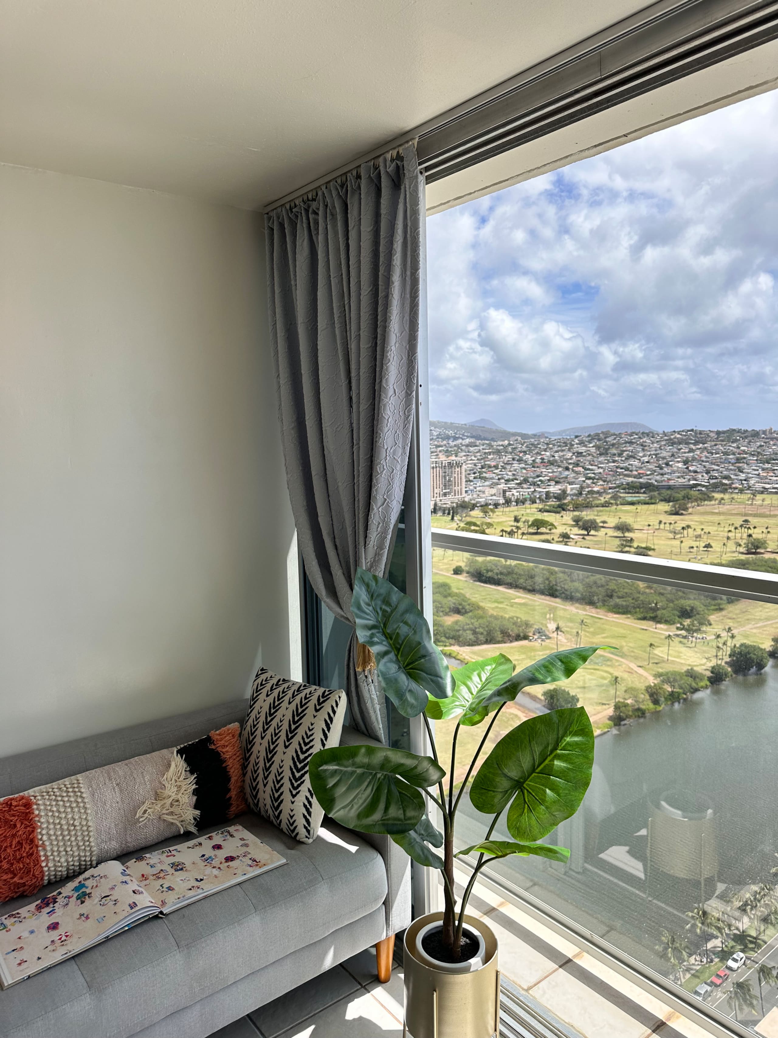 Condo in Honolulu · ★4.94 · Studio · 2 beds · 1 private bath - Image 26