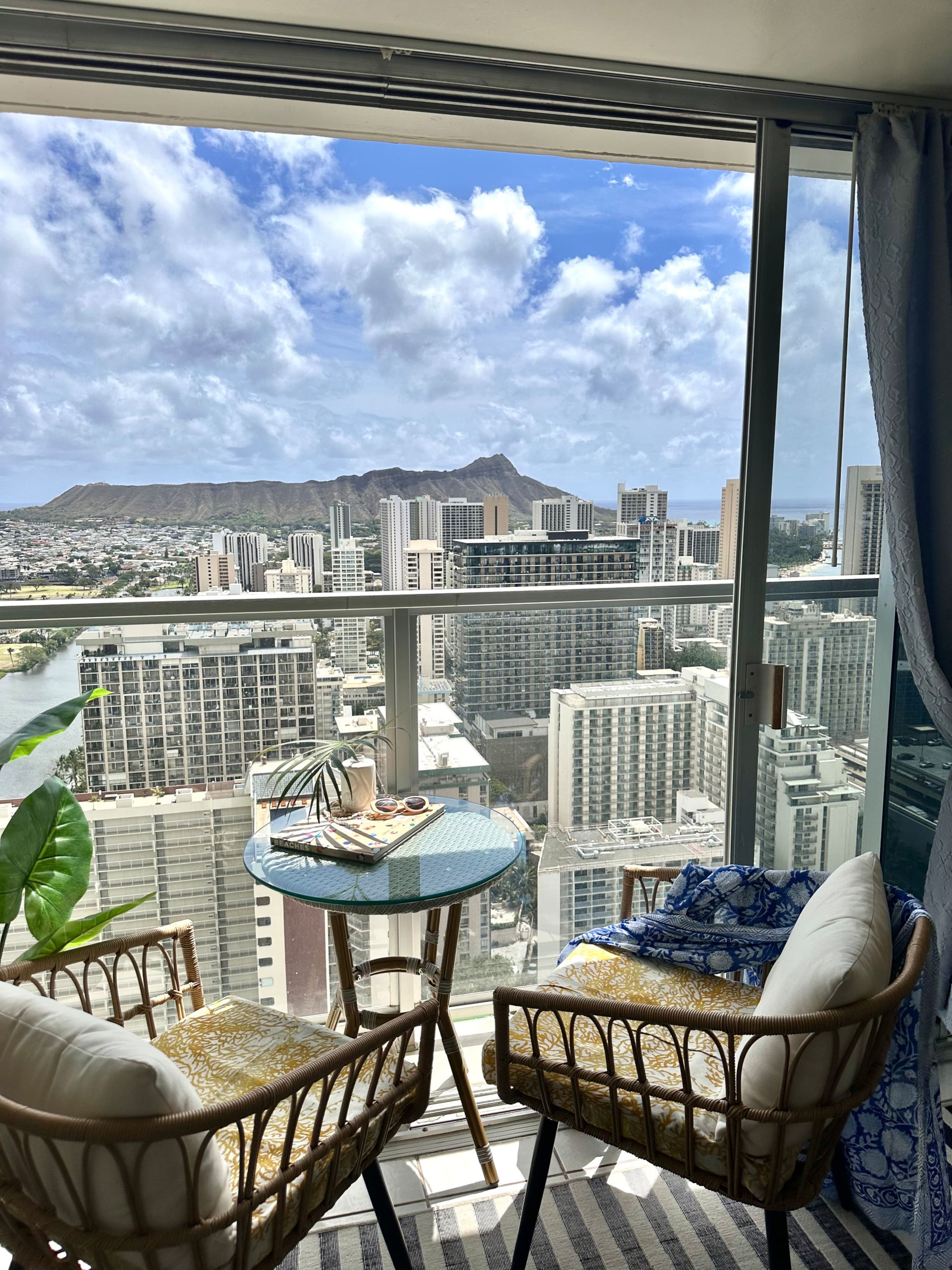 Condo in Honolulu · ★4.94 · Studio · 2 beds · 1 private bath - Image 18