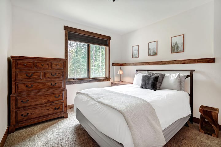 Downstairs bedroom with queen bed, dresser and large closet.