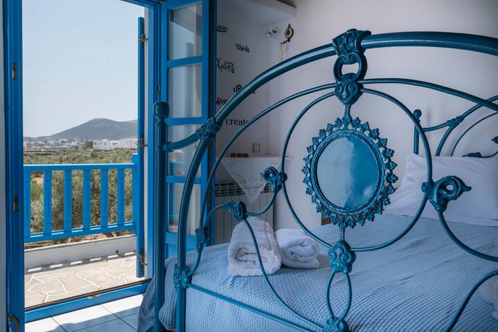 Captain’s Home-ART with private pool gallery image 5