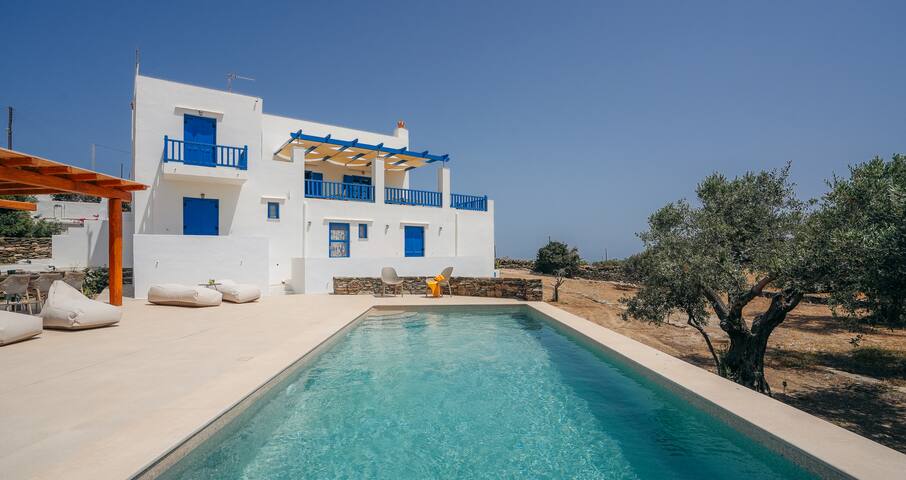 Captain’s Home-ART with private pool gallery image 2