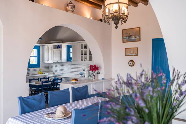 Captain’s Home-ART with private pool gallery image 4