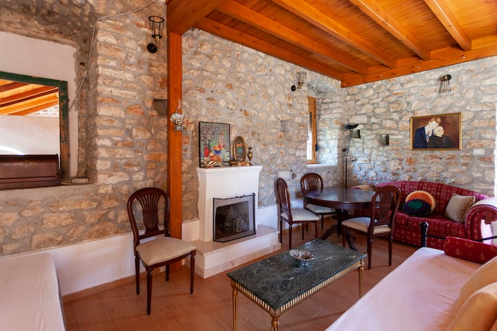 Family Loft. Quiet, Central. Kitchen-patio-parking - Himarë