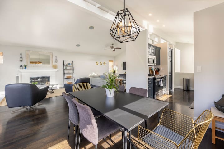 FURNISHED 3BD/2BA HOUSE JUST MINS TO THE SAND!