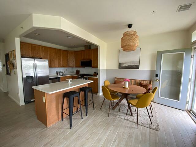 Family Surf House at the Beach gallery image 5