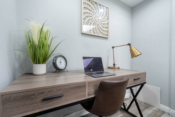 135 – Luxurious Estate Pool & Pool Table gallery image 3