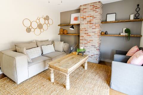 Top performing Airbnb: Little Italy 3, close to Cleveland Clinic, CWRU in University