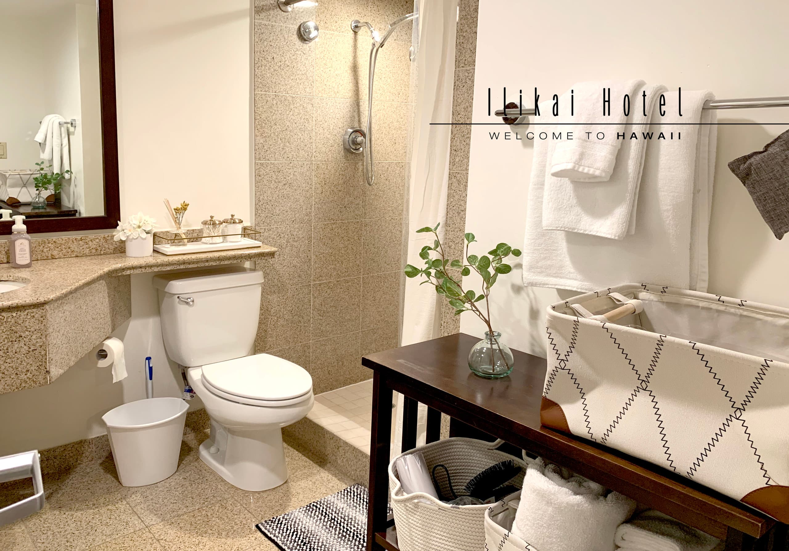 Condo in Honolulu · ★4.88 · Studio · 4 beds · 1 private bath - Image 11