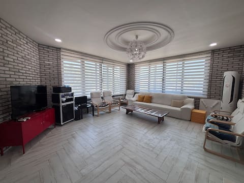 Private 30 sqm room 2, living room, kitchen, toilet 1/sea, restaurant, convenience store 1 minute wa