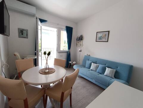 Top Airbnb: Apartment in a quiet street with parking in Općina Starigrad