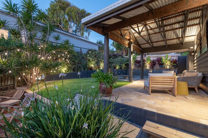 Summer Salt Villa @ Sunshine + Pets & HEATED POOL gallery image 2