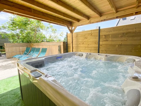 10-person gîte with hot tub, 700 meters from the beach
