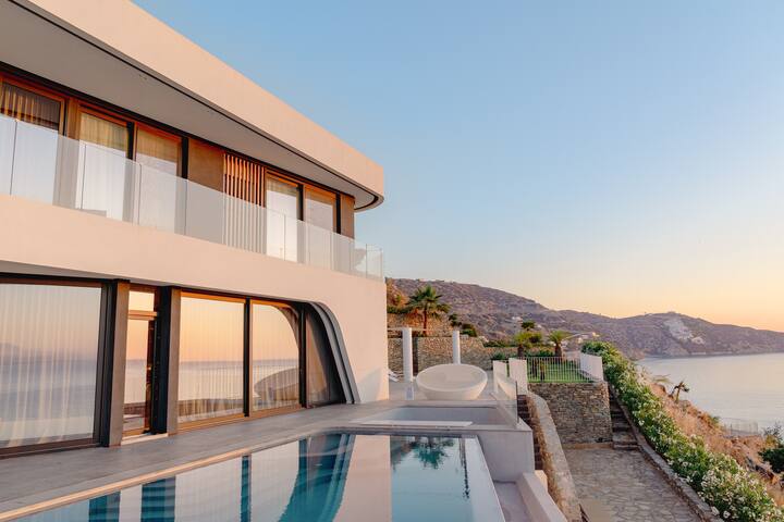 Meltemi Luxury Villa gallery image 2