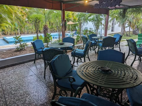 Large villa, 4 rooms, pool, beach 5 mn walk