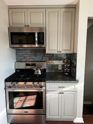 Peaceful Brick Home •Long & Short Stays + Parking, photo 9 of 38
