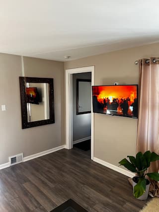 Peaceful Brick Home •Long & Short Stays + Parking, photo 5 of 38