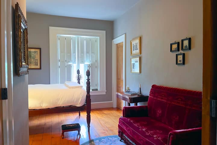 Chumba cha kulala #2 kilicho na Kitanda cha Bango la ukubwa wa kale