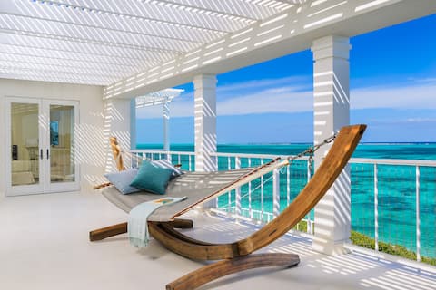 Azure Villa - Luxury with an endless ocean view!