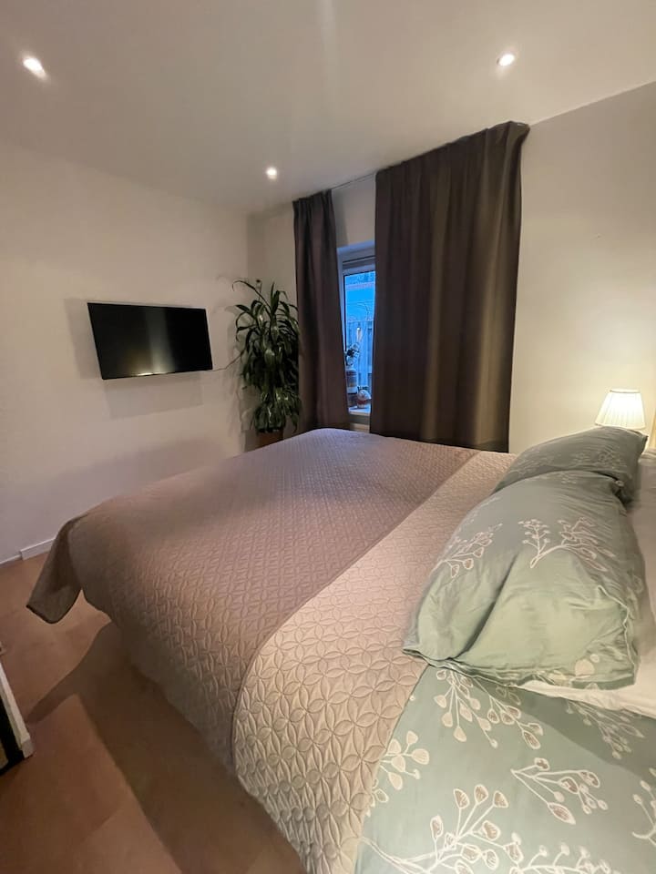 Schlafzimmer 1