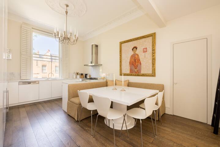 Green History – 3 Bedrooms in Kensington gallery image 3