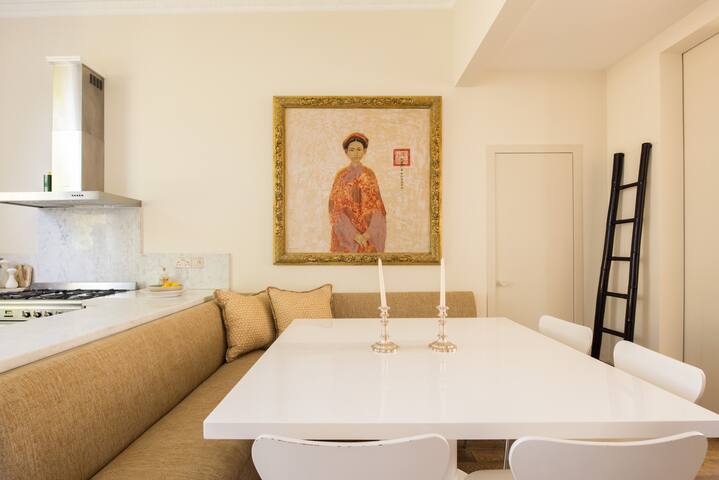 Green History – 3 Bedrooms in Kensington gallery image 5