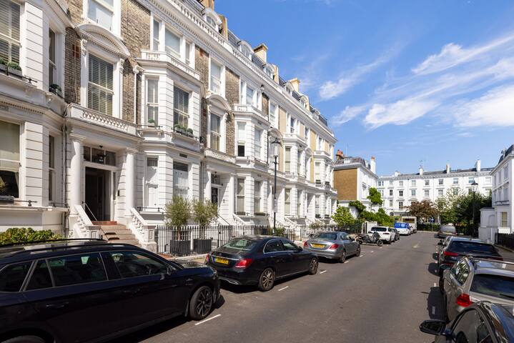 Green History – 3 Bedrooms in Kensington gallery image 4