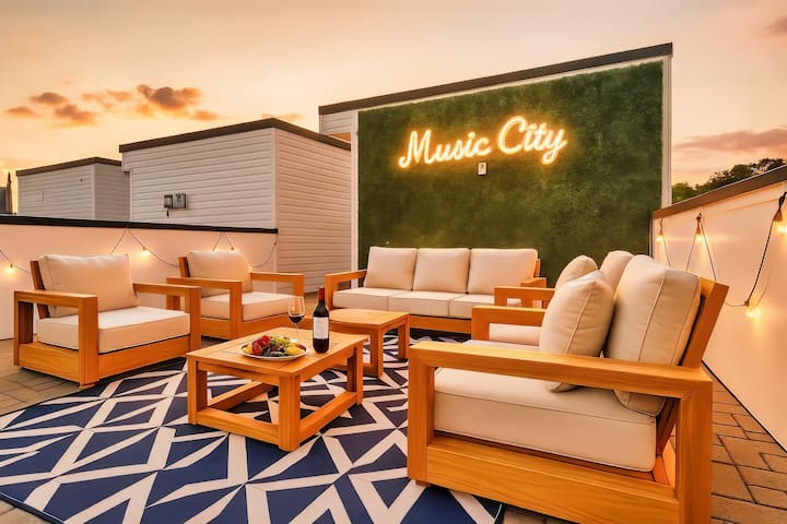 West Nashville Oasis | Rooftop Views | Prime Area