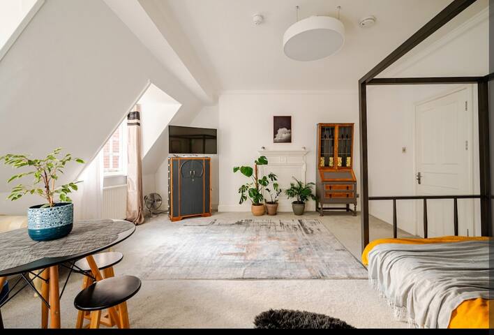 Exceptional historic retreat, Kensington & Chelsea gallery image 4