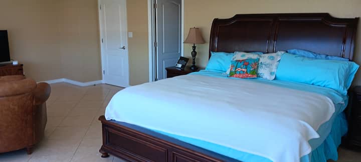 Krevat dopio "king" në dhomën kryesore të kuajve të detit