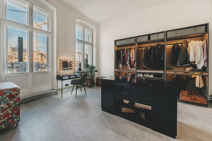 Altbau-Loft für 6 Personen am Alexanderplatz gallery image 3